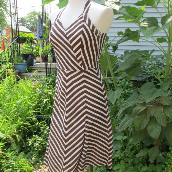 Retro 70s Style Halter Dress - Picture 2 of 4